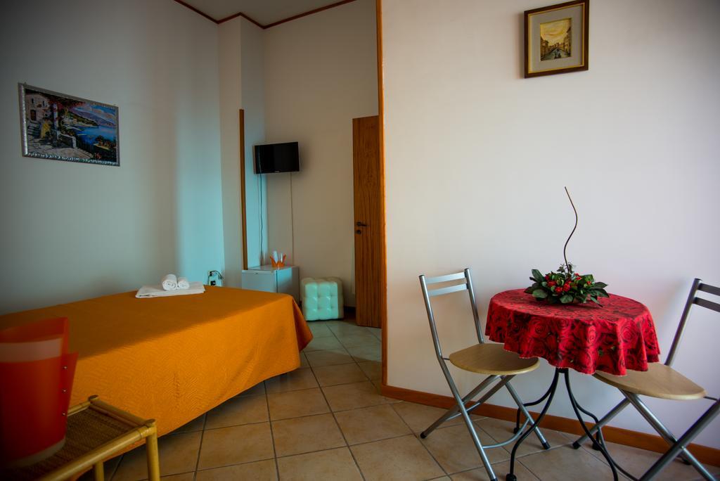 Hotel Residence Lupiae Lecce Exterior foto